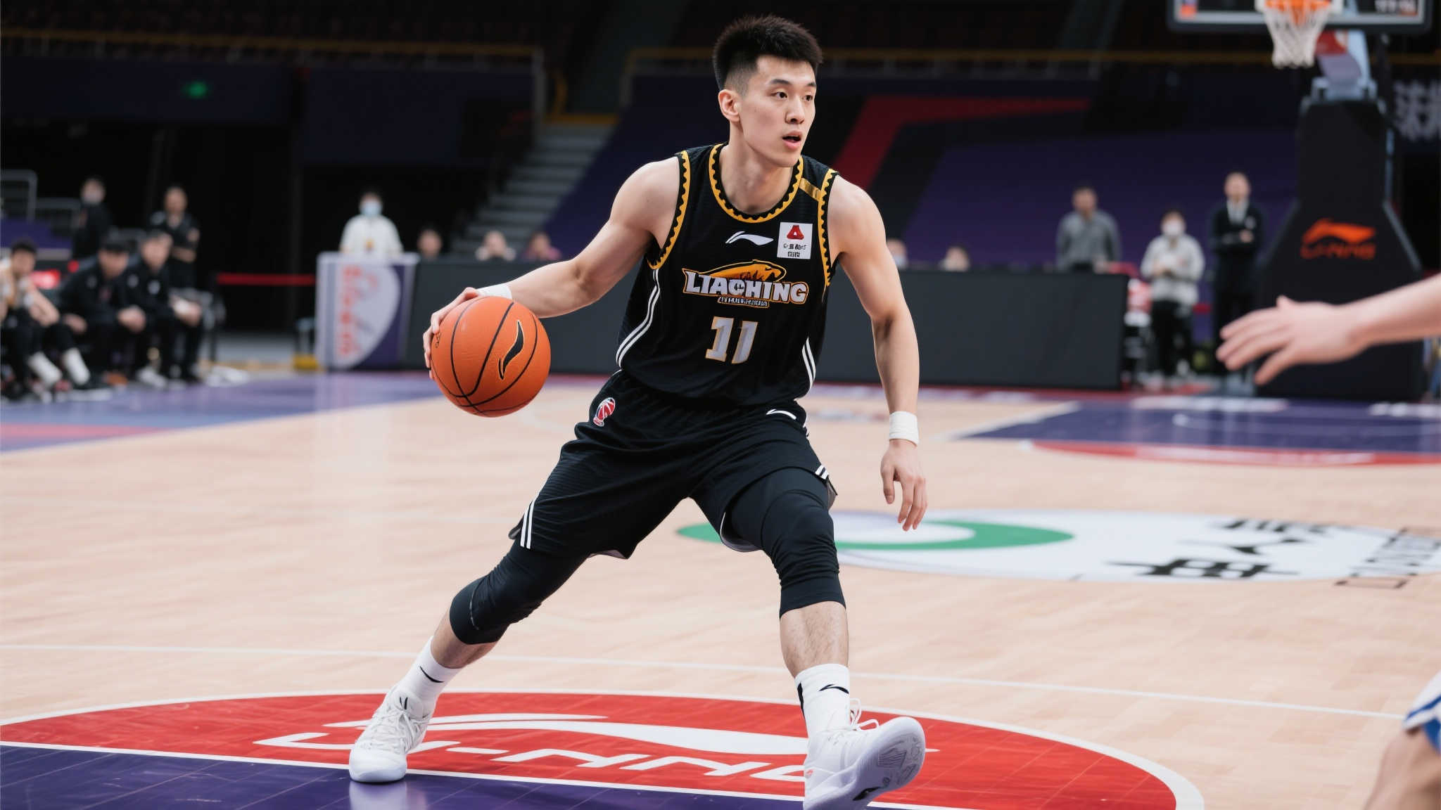 广东队迎新强援?杜锋或锁定“升级版邹阳”,陈国豪遭取舍! 通过仔细分析该选手过往比赛录像,我们发现他的场均得